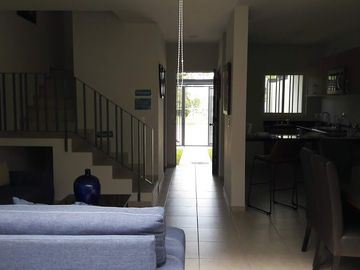 Casa Oportunidad en Venta CASA 160MTS amplios Espacios Centrica FRENTE A PARQUE Av Patria &AV LOPEZ MATEOS Zapopan