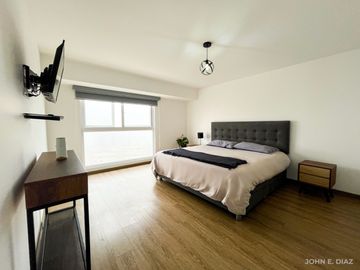 ¡Vive el Lujo en Miraflores! Moderno Departamento de 2 Habitaciones con Cochera por $219,000