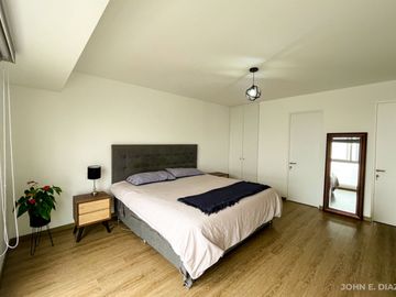 ¡Vive el Lujo en Miraflores! Moderno Departamento de 2 Habitaciones con Cochera por $219,000