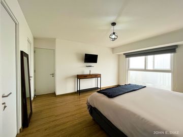 ¡Vive el Lujo en Miraflores! Moderno Departamento de 2 Habitaciones con Cochera por $219,000