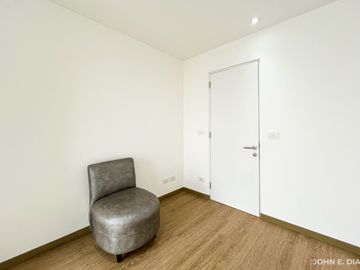 ¡Vive el Lujo en Miraflores! Moderno Departamento de 2 Habitaciones con Cochera por $219,000