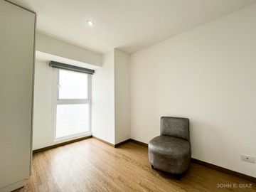 ¡Vive el Lujo en Miraflores! Moderno Departamento de 2 Habitaciones con Cochera por $219,000