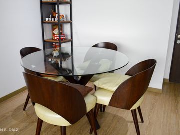 ¡Vive el Lujo en Miraflores! Moderno Departamento de 2 Habitaciones con Cochera por $219,000