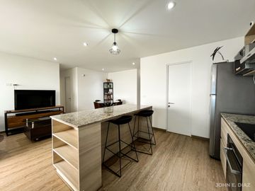 ¡Vive el Lujo en Miraflores! Moderno Departamento de 2 Habitaciones con Cochera por $219,000