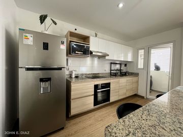 ¡Vive el Lujo en Miraflores! Moderno Departamento de 2 Habitaciones con Cochera por $219,000