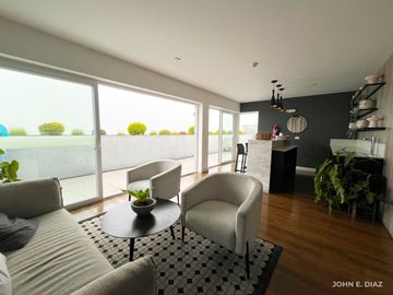 ¡Vive el Lujo en Miraflores! Moderno Departamento de 2 Habitaciones con Cochera por $219,000