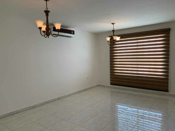 Vendo casa en Colinas de San Miguel