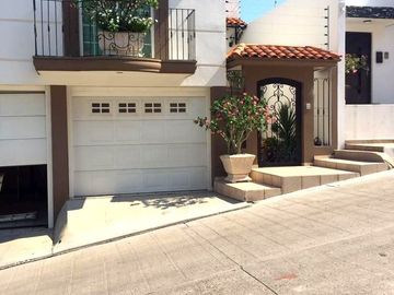 Vendo casa en Colinas de San Miguel
