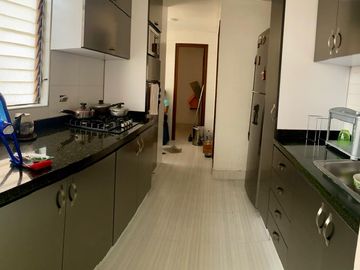 SE VENDE APARTAMENTO EN LA FONTANA, BARRIO HACIENDA