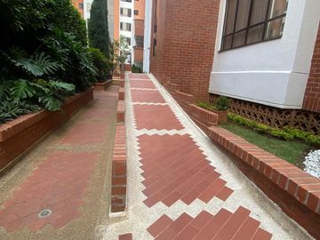 SE VENDE APARTAMENTO EN LA FONTANA, BARRIO HACIENDA
