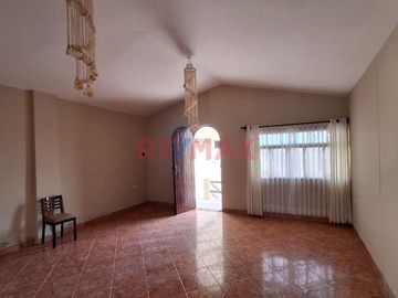 Casa En Venta Av. Libertad Huanchaco Tradicional 4 Cuadras De La Playa 232.70M2-1115492
