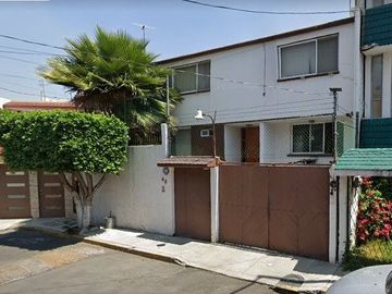 CASA EN VENTA EN COLONIA PASEO DE TAXQUEÑA, ALCALDIA COYOACAN, CALLE PASEO DE LAS TROJES