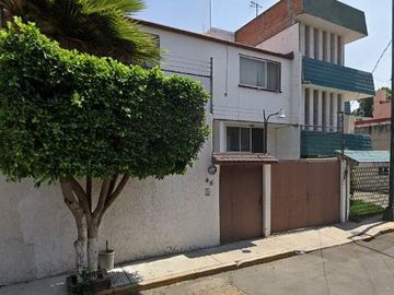 CASA EN VENTA EN COLONIA PASEO DE TAXQUEÑA, ALCALDIA COYOACAN, CALLE PASEO DE LAS TROJES