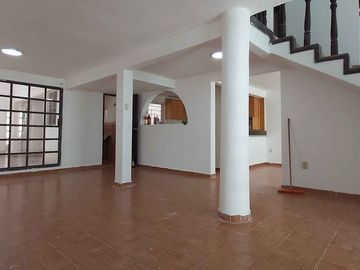 CASA EN VENTA EN COLONIA PASEO DE TAXQUEÑA, ALCALDIA COYOACAN, CALLE PASEO DE LAS TROJES