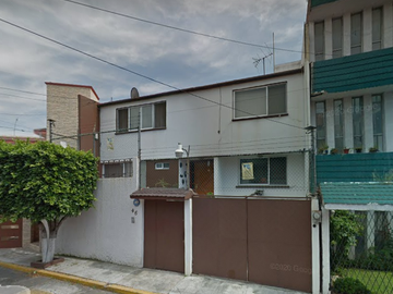 CASA EN VENTA EN COLONIA PASEO DE TAXQUEÑA, ALCALDIA COYOACAN, CALLE PASEO DE LAS TROJES