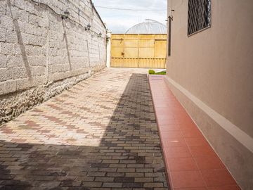 Casa en Venta, Sector Cuartel Cayambe, Ricaurte, Cuenca