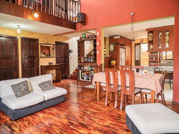 Casa en Venta, Sector Cuartel Cayambe, Ricaurte, Cuenca