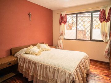 Casa en Venta, Sector Cuartel Cayambe, Ricaurte, Cuenca