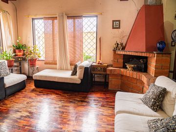 Casa en Venta, Sector Cuartel Cayambe, Ricaurte, Cuenca
