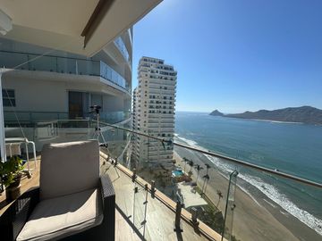 EN VENTA DEPARTAMENTO EN MAZATLAN DE 3 RECAMARAS A PIE DE PLAYA EN  CAMINO AL MAR (EQUIPADO) Y TRES BALCONES