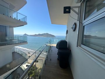 EN VENTA DEPARTAMENTO EN MAZATLAN DE 3 RECAMARAS A PIE DE PLAYA EN  CAMINO AL MAR (EQUIPADO) Y TRES BALCONES
