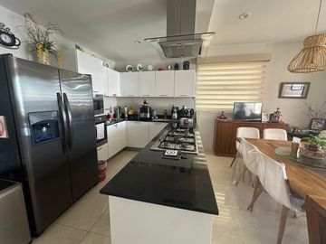 EN VENTA DEPARTAMENTO EN MAZATLAN DE 3 RECAMARAS A PIE DE PLAYA EN  CAMINO AL MAR (EQUIPADO) Y TRES BALCONES