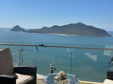 EN VENTA DEPARTAMENTO EN MAZATLAN DE 3 RECAMARAS A PIE DE PLAYA EN  CAMINO AL MAR (EQUIPADO) Y TRES BALCONES