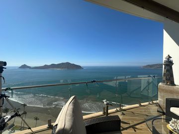 EN VENTA DEPARTAMENTO EN MAZATLAN DE 3 RECAMARAS A PIE DE PLAYA EN  CAMINO AL MAR (EQUIPADO) Y TRES BALCONES