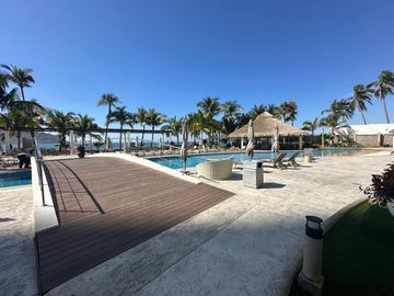 EN VENTA DEPARTAMENTO EN MAZATLAN DE 3 RECAMARAS A PIE DE PLAYA EN  CAMINO AL MAR (EQUIPADO) Y TRES BALCONES
