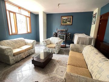 Se vende Casa de 3 pisos  el El Agustino