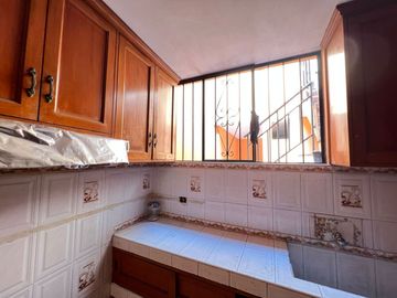 Se vende Casa de 3 pisos  el El Agustino