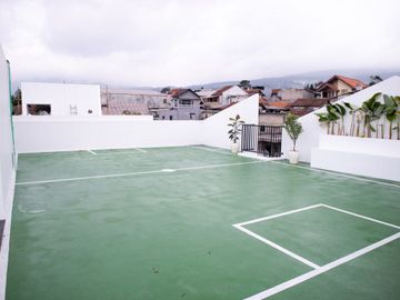 Rumah Villa Mewah Plus Kolam Renang Mini Futsal dan Basket di Perumahan Lembang Dekat UPI Setiabudi