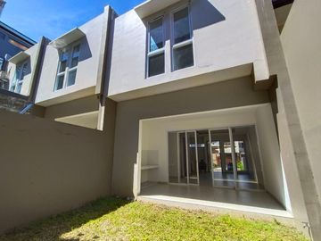 Rumah baru 2 lantai komplek di sayap gegerkalong sarijadi sukahaji
