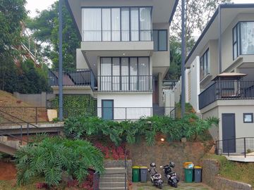 DIJUAL RUMAH VILLA MEWAH DI DAGO PAKAR TIMUR CIBURIAL BANDUNG UTARA