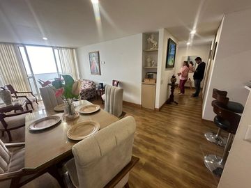 VENDO AMPLIO APARTAMENTO 3 ALCOBAS CON ASCENSOR, AV SANTANDER, MANIZALES.