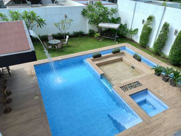En venta lujosa y moderna casa en Isla del Rio, Mocoli, via a Samborondon