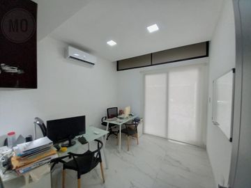 En venta lujosa y moderna casa en Isla del Rio, Mocoli, via a Samborondon