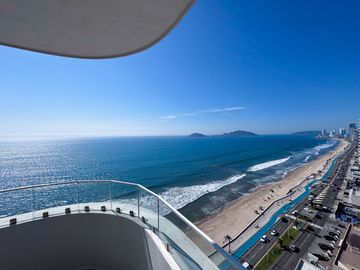 DEPARTAMENTO CRISTAL BAY 1801