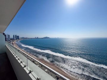 DEPARTAMENTO CRISTAL BAY 1801