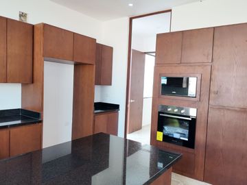 CASA EN VENTA ÙNICA LIVING, MÈRIDA, YUCATÀN. 4 RECAMARÀS EN EXCLUSIVO COMPLEJO RESIDENCIAL