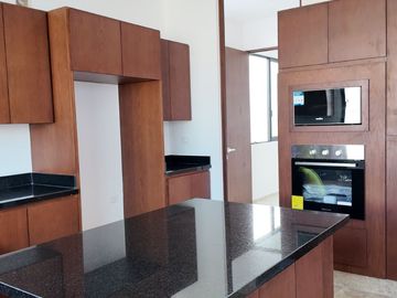 CASA EN VENTA ÙNICA LIVING, MÈRIDA, YUCATÀN. 4 RECAMARÀS EN EXCLUSIVO COMPLEJO RESIDENCIAL