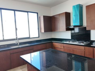 CASA EN VENTA ÙNICA LIVING, MÈRIDA, YUCATÀN. 4 RECAMARÀS EN EXCLUSIVO COMPLEJO RESIDENCIAL