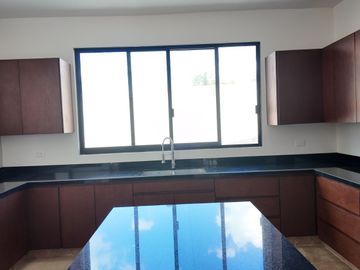 CASA EN VENTA ÙNICA LIVING, MÈRIDA, YUCATÀN. 4 RECAMARÀS EN EXCLUSIVO COMPLEJO RESIDENCIAL