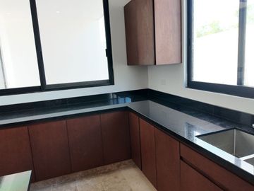 CASA EN VENTA ÙNICA LIVING, MÈRIDA, YUCATÀN. 4 RECAMARÀS EN EXCLUSIVO COMPLEJO RESIDENCIAL
