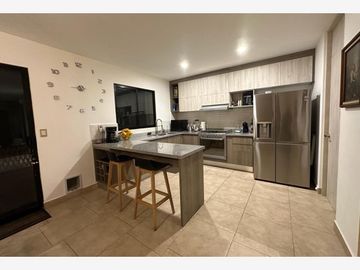 Casa en venta en Torre de Piedra, impecable muy cerca de Antea, por el salitre