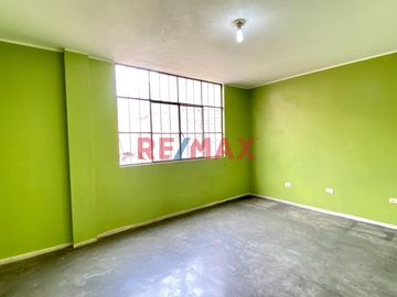 Venta De Casa Para Rentabilizar En San Martin De Porres Frente A Parque