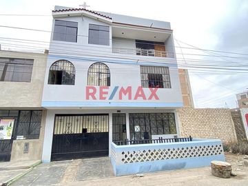 Venta De Casa Para Rentabilizar En San Martin De Porres Frente A Parque