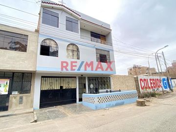 Venta De Casa Para Rentabilizar En San Martin De Porres Frente A Parque