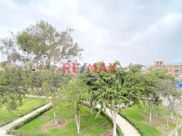 Venta De Casa Para Rentabilizar En San Martin De Porres Frente A Parque