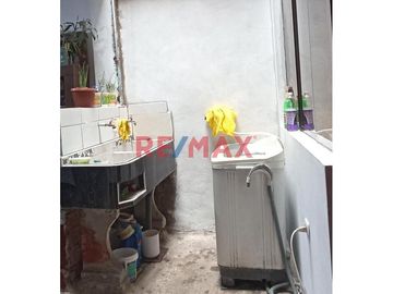 1118843 Casa En Angamos Con 2 Deparatmentos A 5 Cdras De La Av Néstor Gambeta Ventanilla
